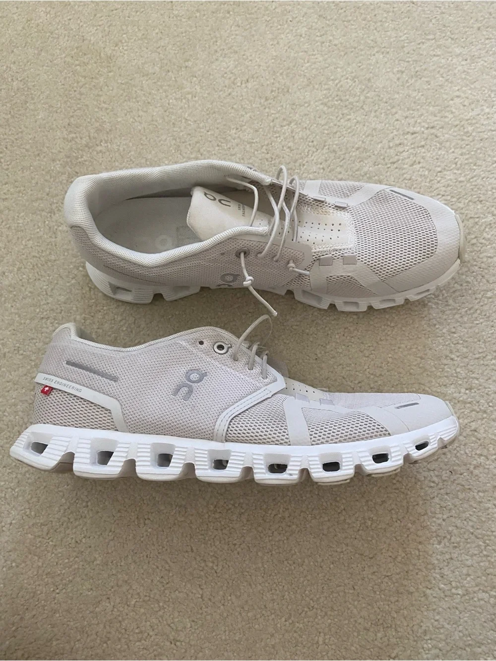 On Running Cloud 5 Women's Athletic Shoe - Pearl White size 9.5 gentle used